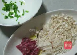 Enoki mushroom shredded pork soup recipe 2