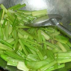 素炒芹菜的做法[图]