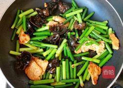 蒜薹木耳炒肉的做法图解5