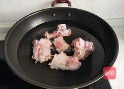 #东北#大骨头炖酸菜的做法图解3