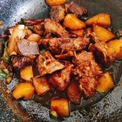 红烧排骨炖土豆的做法[图]