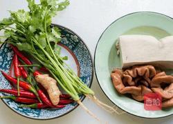 砂锅大肠炖豆腐的做法图解1