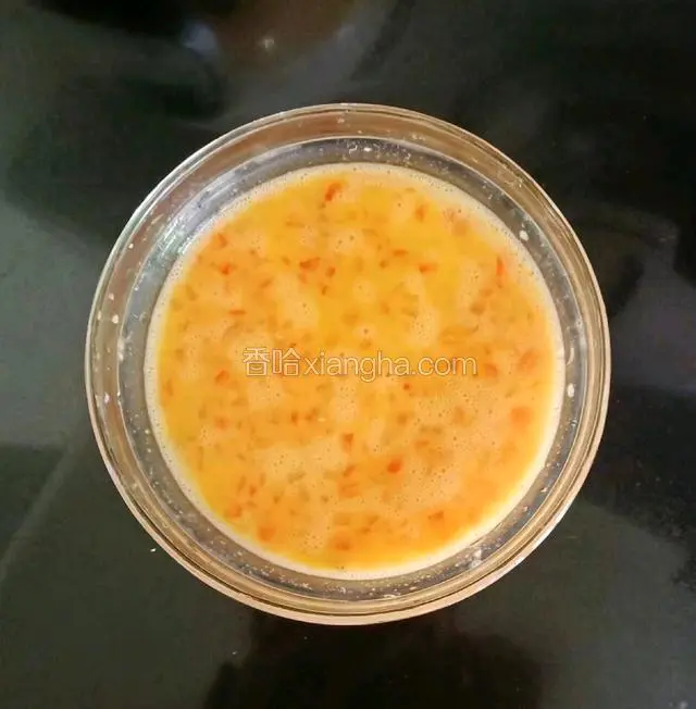 加入一点点温水搅拌均匀