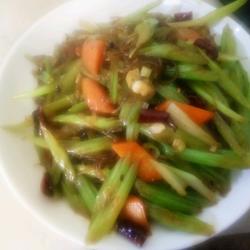 芹菜炒粉条的做法[图]