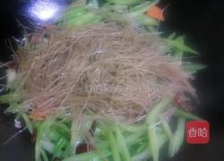 芹菜炒粉条的做法图解5
