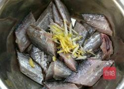 裹粉炸带鱼的做法图解1