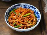 蒜苔肉丝炒面的做法[图]