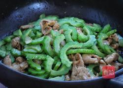 苦瓜炒肉片的做法图解7
