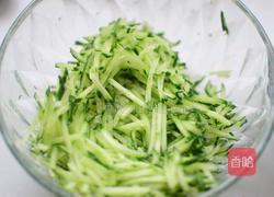 凉拌黄瓜金针菇的做法图解3