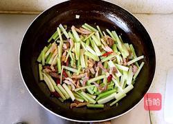 肉丝炒芹菜的做法图解7