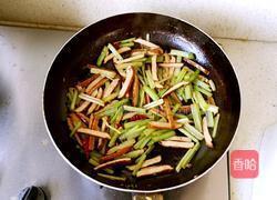 香干炒芹菜的做法图解7