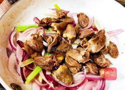 青蒜苗炒鸡心的做法图解12