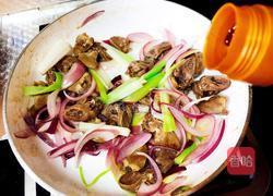 青蒜苗炒鸡心的做法图解13