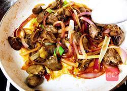 青蒜苗炒鸡心的做法图解14