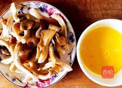 平菇炒鸡蛋的做法图解2