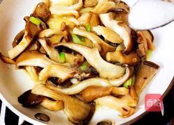 平菇炒鸡蛋的做法图解7