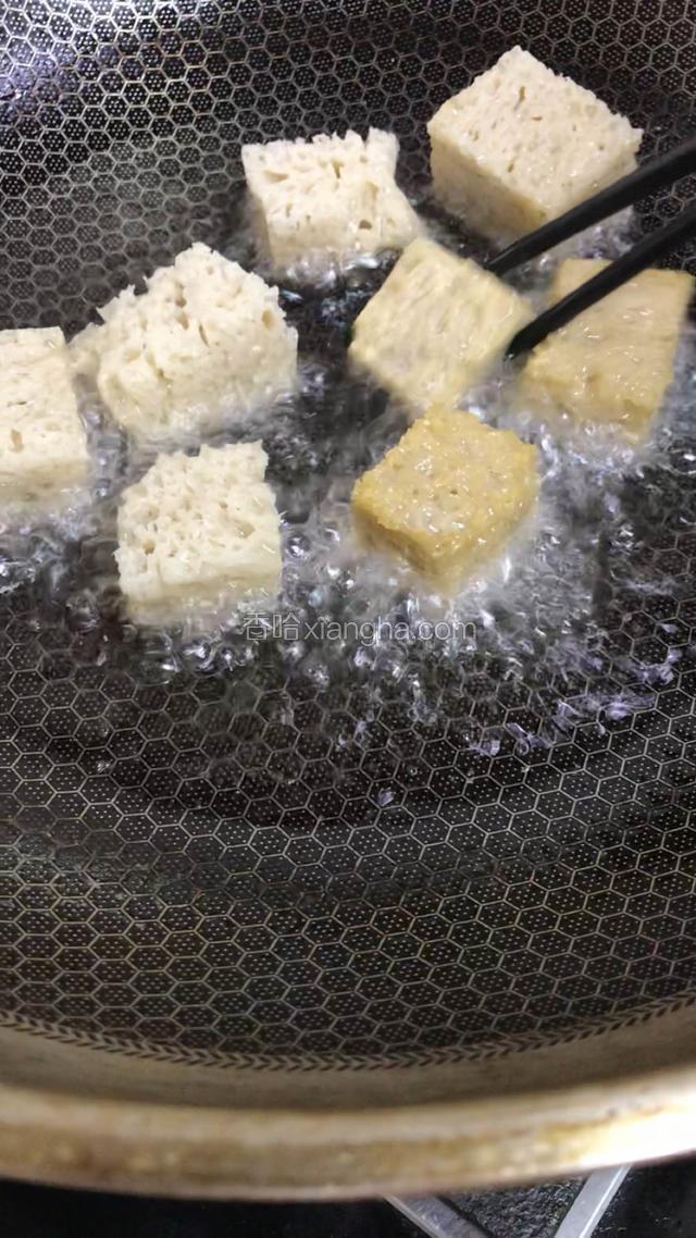 油温6成热下锅煎炸