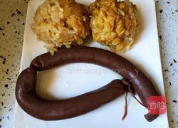 杀猪菜之五花肉血肠烩酸菜的做法图解2