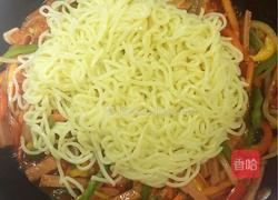 五彩炒拉面的做法图解7