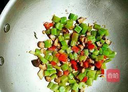 香菇炒笋丁的做法图解5