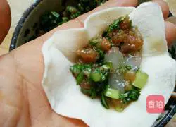 Illustration of how to make chrysanthemum and shrimp dumplings 11