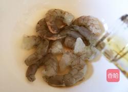 虾仁炒蛋的做法图解1