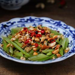 腰果炝芹菜的做法[图]