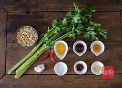 腰果炝芹菜的做法图解1