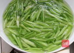 腰果炝芹菜的做法图解3