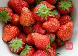 草莓酸奶沙拉的做法图解1