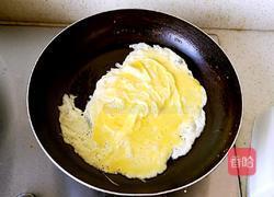 鸡蛋炒蒜苔的做法图解2