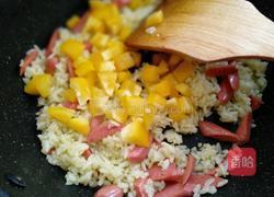 火腿肠炒饭的做法图解5