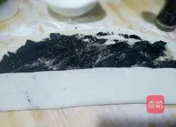 Illustration of how to make black sesame and multigrain flower rolls 6