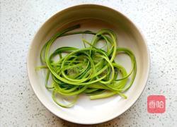手撕蒜薹的做法图解4