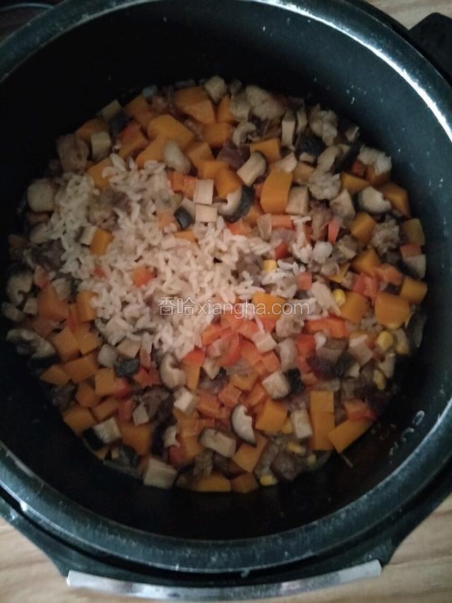 香喷喷的米饭蒸好。