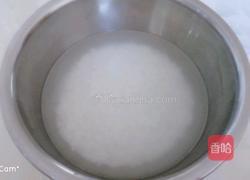 鸭蛋黄糯米肉丸子的做法图解1