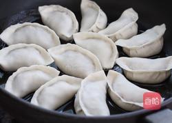 猪肉芹菜煎饺的做法图解10