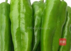 尖椒爆大肠的做法图解1