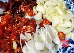 芹菜木耳炒肉丝的做法图解1