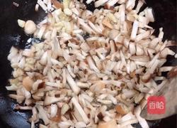 菌汤蔬菜面的做法图解3