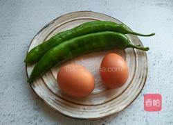 尖椒丝炒鸡蛋的做法图解1