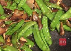 粤式－荷兰豆香菇炒腊肉的做法图解9