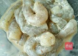 香酥面包屑炒虾仁的做法图解2