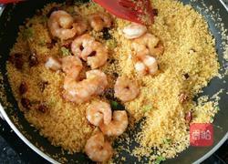 香酥面包屑炒虾仁的做法图解7