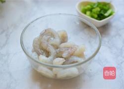 虾仁炒面的做法图解1