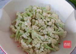 肉炒菜花的做法图解1