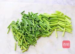 蒜苔炒鸡蛋的做法图解1