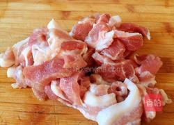 辣椒炒肉的做法图解1