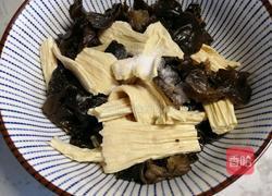 #河北菜#木耳拌腐竹的做法图解6