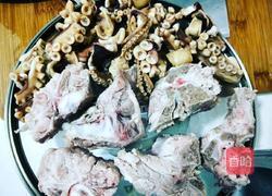 章鱼粉葛胡萝卜猪骨汤的做法图解3